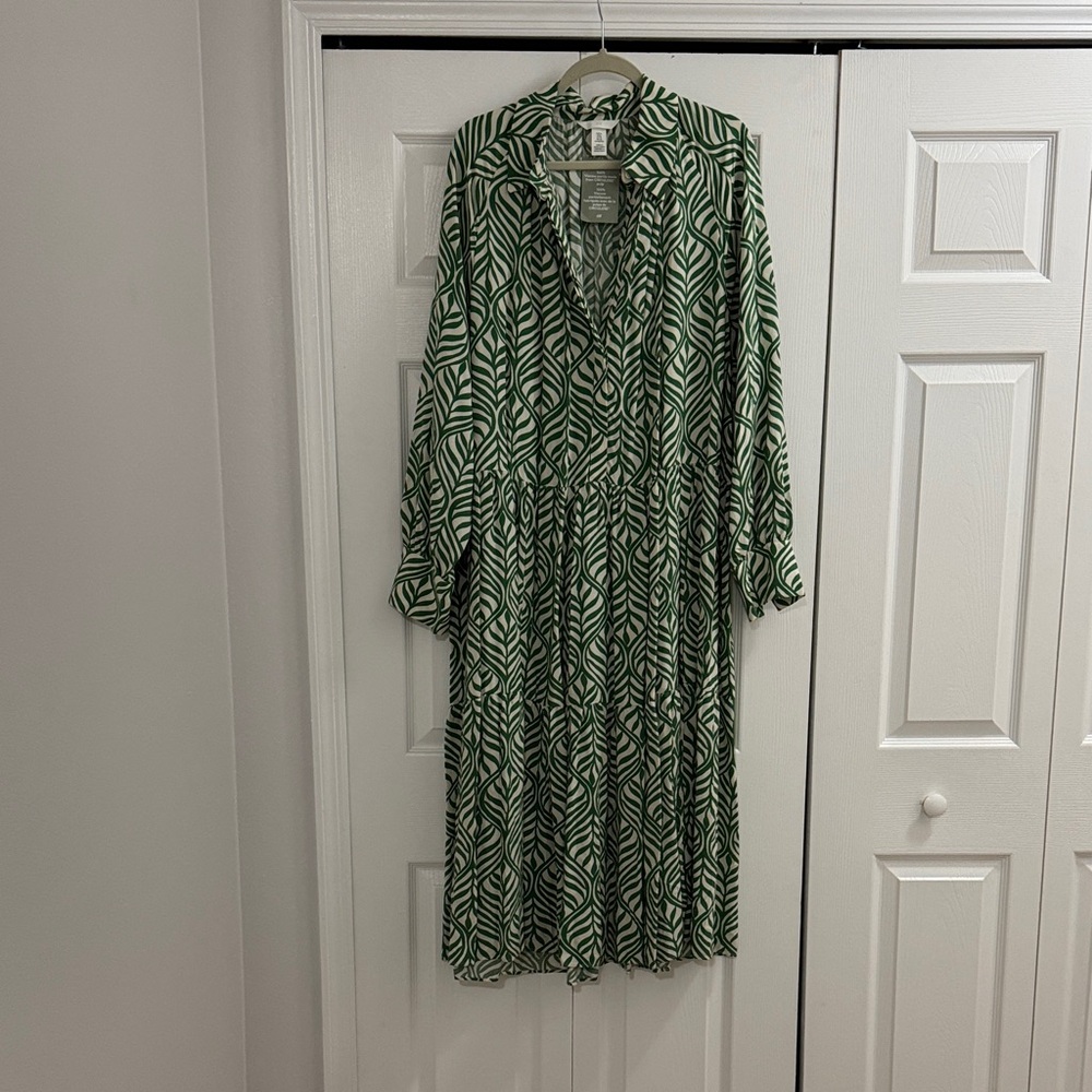 H&M Green Leaf Print Long Sleeve Dress